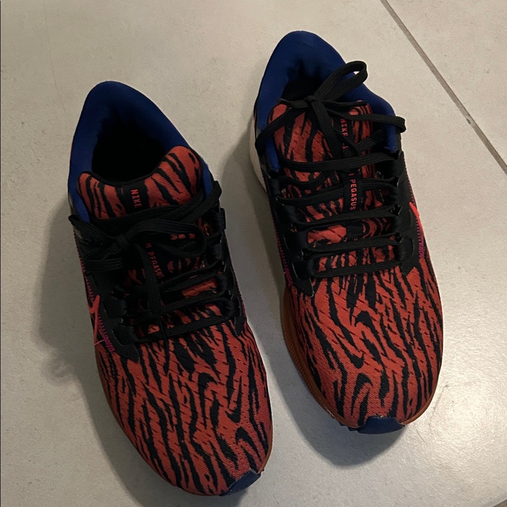 Women Nike Air Zoom Pegasus 38 - size 8